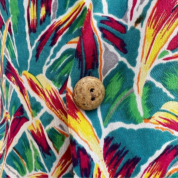VTG Tropical Leaf Multicolor Print Short Sleeve Button Up - Picture 3 of 11